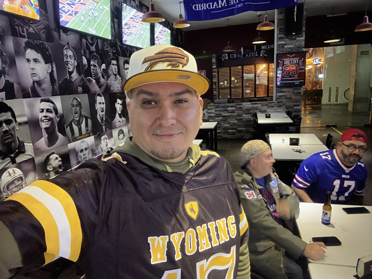 KarnalSanchez's tweet photo. @FOXImpactoNFL Saludos a la Bills Mafia Mty #foximpactonfl https://t.co/7vvVA5oBxV
