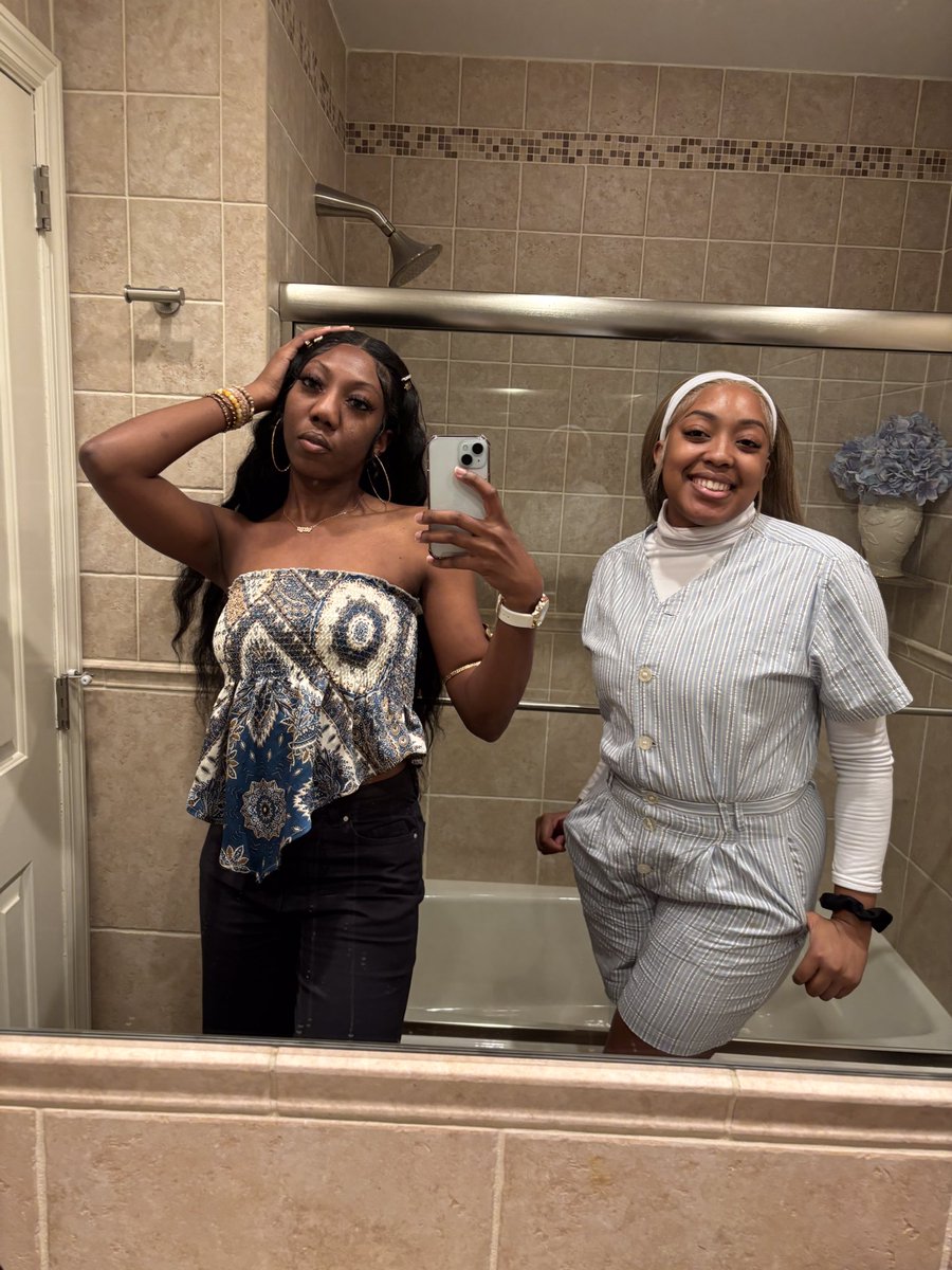 naenzhae's tweet image. Sunday 🩵