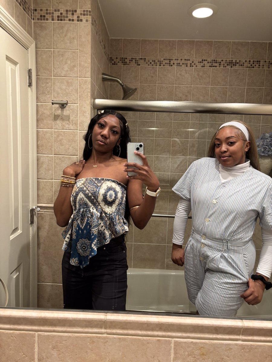 naenzhae's tweet image. Sunday 🩵