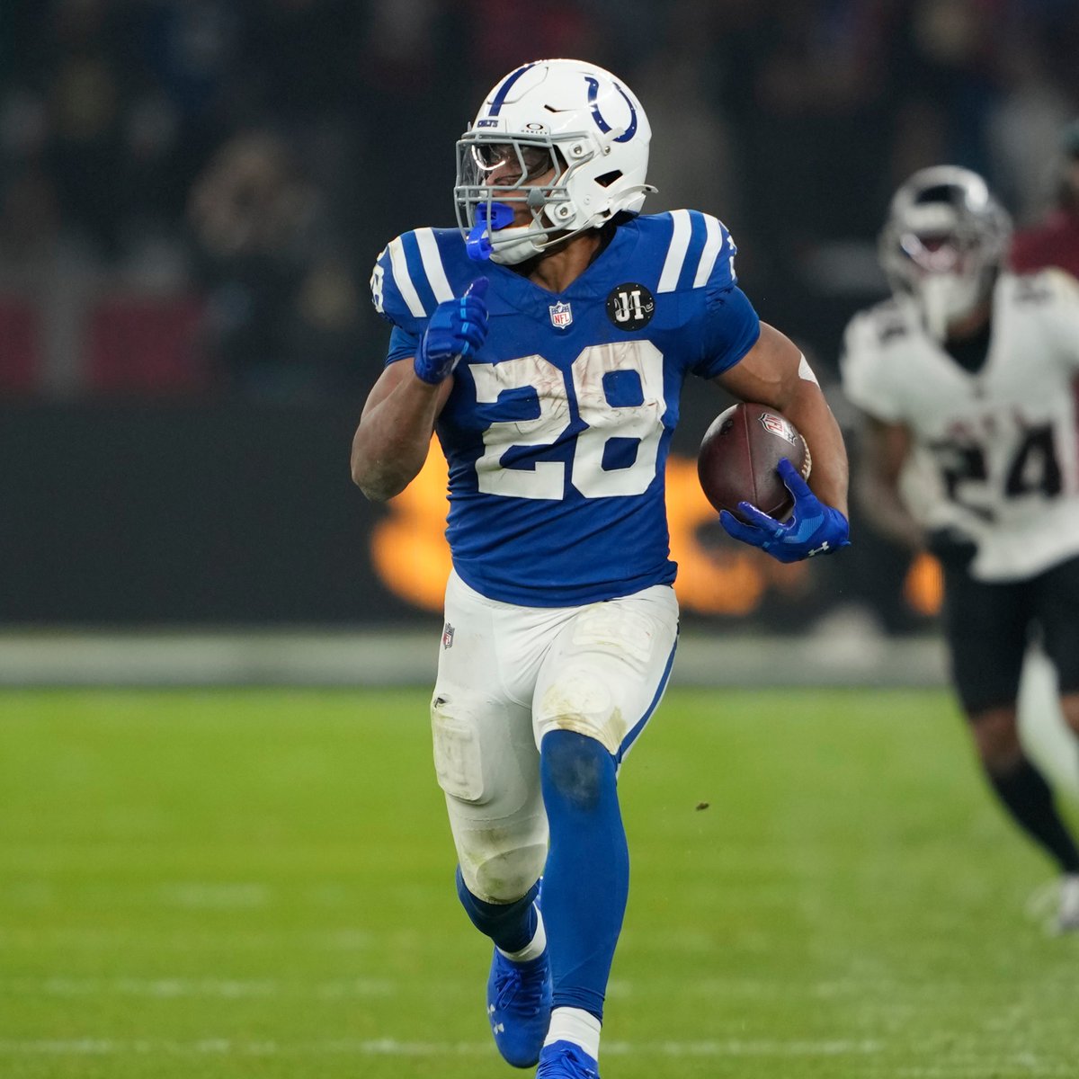 FDSportsbook's tweet image. Jonathan Taylor this season: 

189 carries
1,139 Rushing Yards
15 Rushing TD&apos;s

HIM 😤