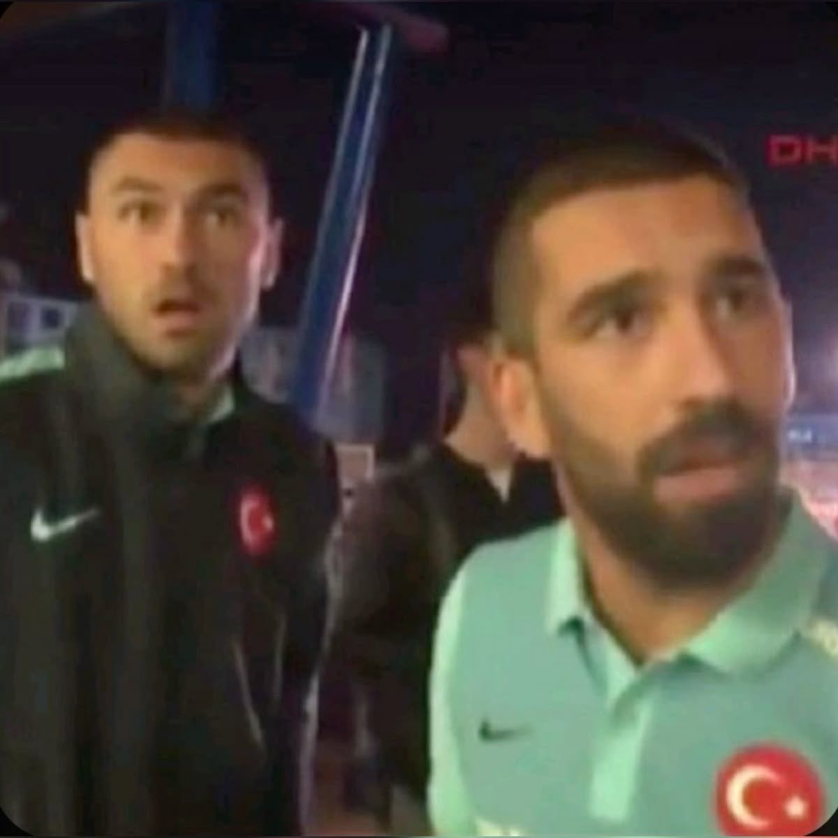 John Duranla aynı yaştaymışım