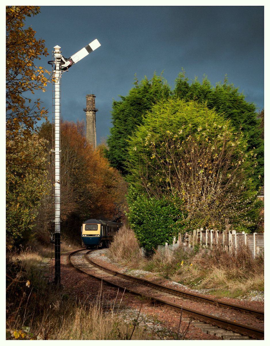 BrianNe08342467's tweet image. Good evening everyone. Beneath a rather ominous looking sky, 43159 &apos;Rio Warrior&apos; leads the 125 Group&apos;s IC125 set towards Townsend Fold on the 14.25 ex-Rawtenstall, during the ELR DMU gala, 8/11/2025. Have a peaceful evening all. #SemaphoreSunday