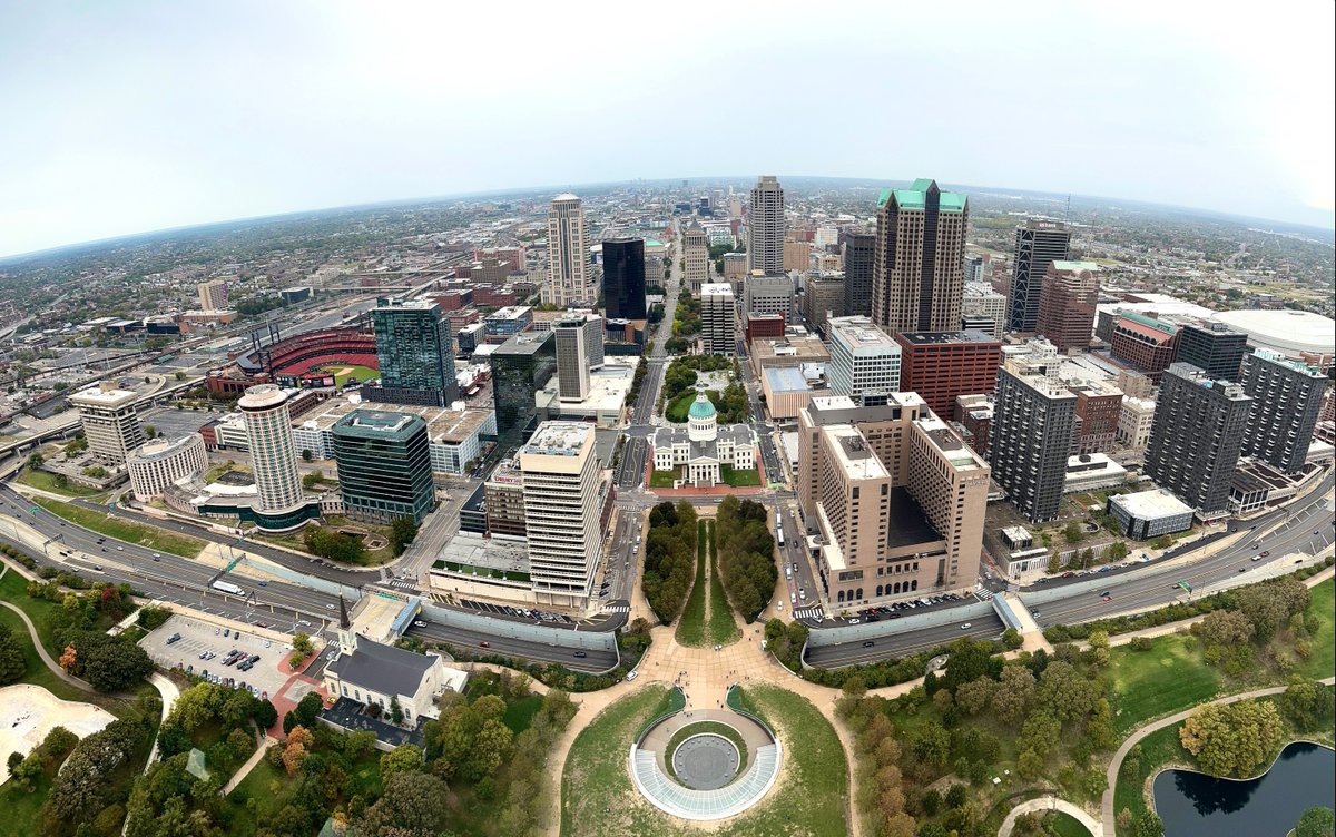 GatewayArchSTL's tweet image. Feeling on top of the world 🌎

📸 by Eden K. on a recent Tram Ride to the Top!
Don&apos;t forget to send your best Arch pics here after your next visit: hubs.li/Q03SghX30