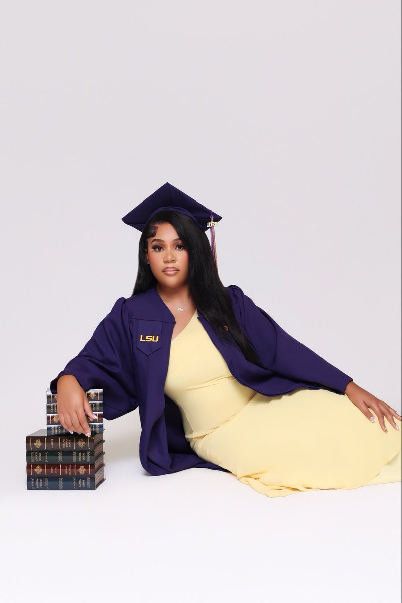 lifeofmy_'s tweet image. New chapter, new beginnings🎓🥂
