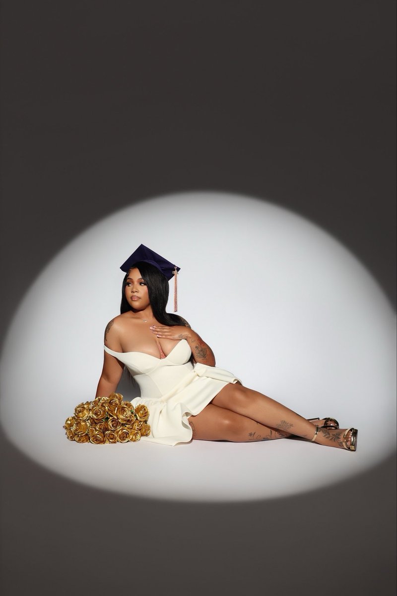 lifeofmy_'s tweet image. New chapter, new beginnings🎓🥂