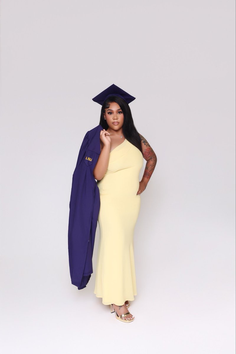lifeofmy_'s tweet image. New chapter, new beginnings🎓🥂