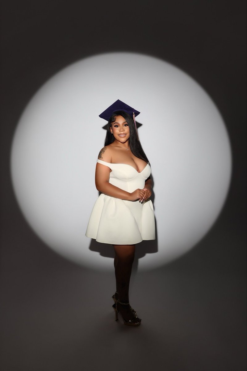 lifeofmy_'s tweet image. New chapter, new beginnings🎓🥂