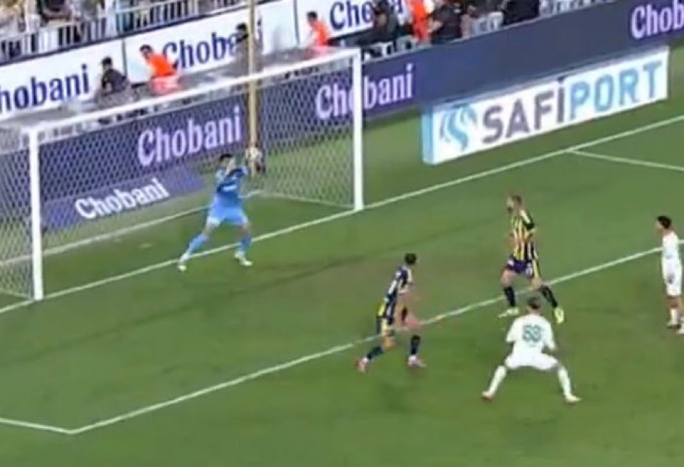 bu hatayı yaptı diye puan farkı 11 değil 1 olacak senaryo güldürüyo