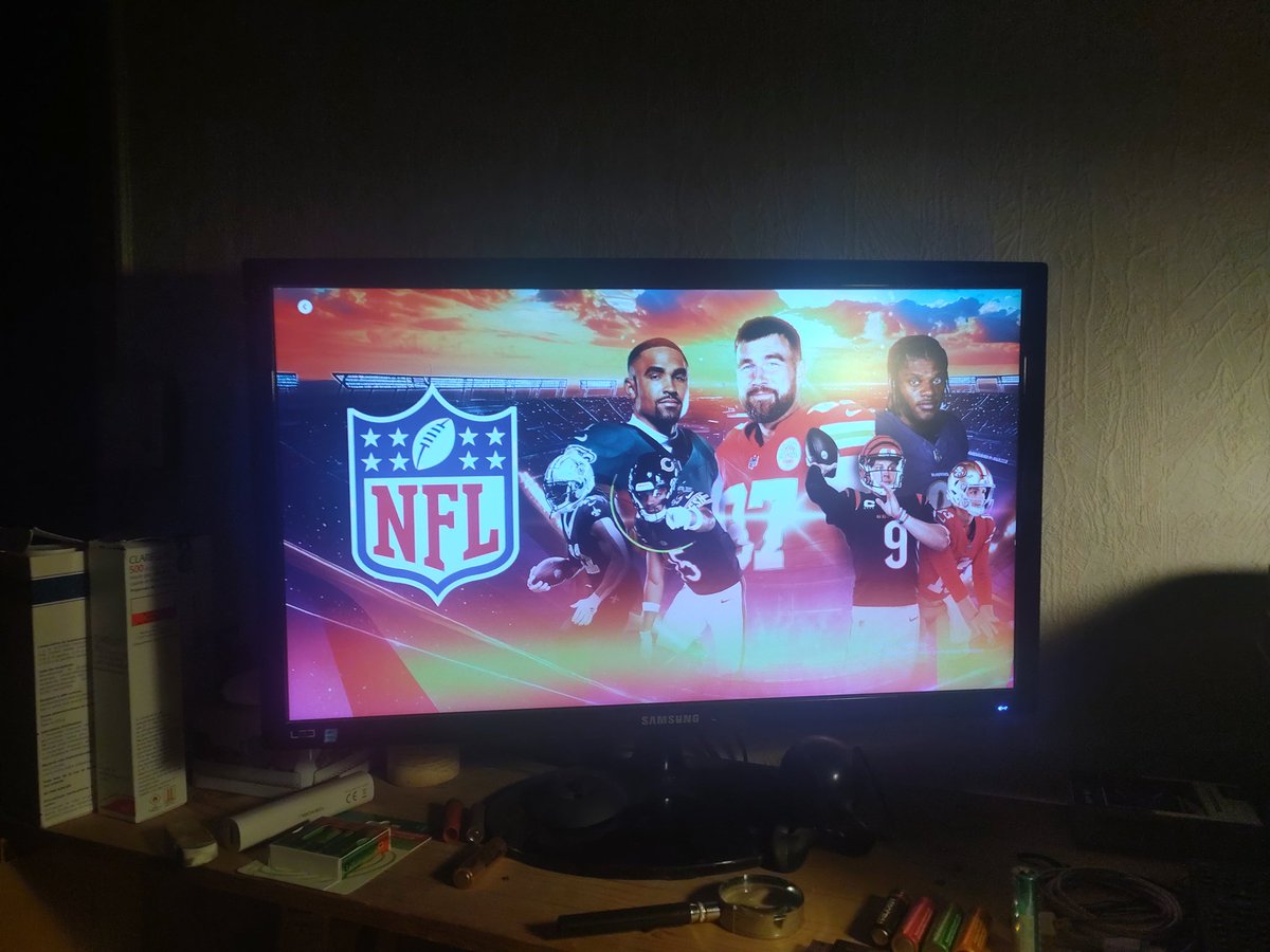 DAfflard's tweet photo. #NFLM6PLUS en place, bonsoir tout le monde !! https://t.co/2vCwr7aAat