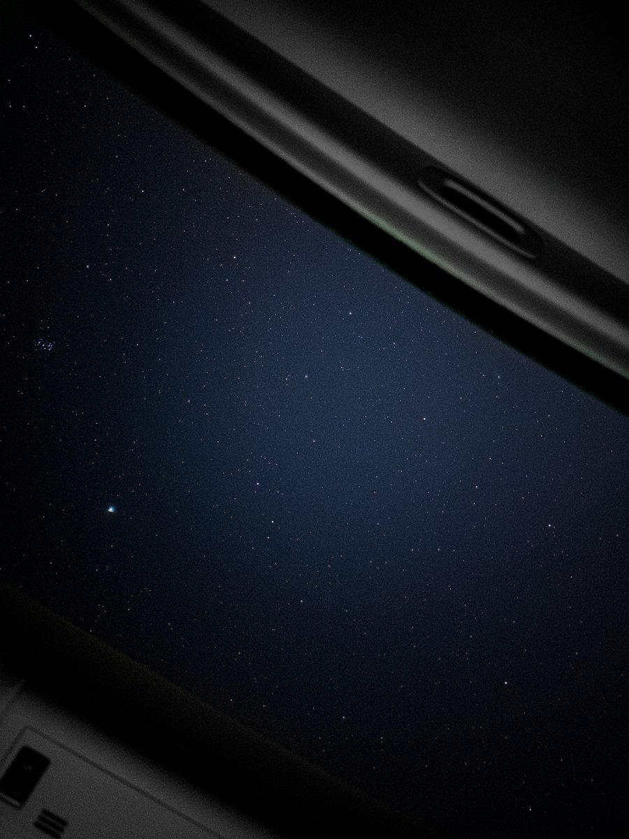 keeponloviinu's tweet image. Stars.