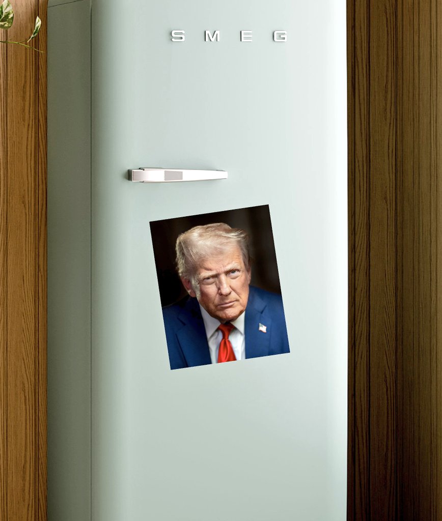 Unsere Kühlschranktür schließt schlecht. Man muss immer mit der Faust dagegen schlagen damit sie zu ist. Damit ich das nicht vergesse, habe ich mir jetzt einen kleinen Reminder gebastelt. 
Wirkt 1a