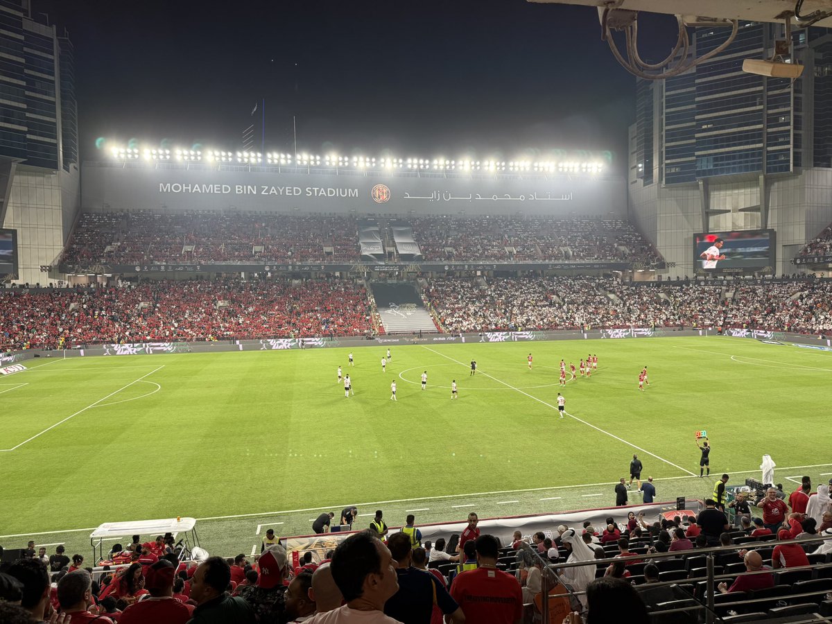 ALZAABI82's tweet image. للمرة السادسة، جمعت العاصمة الحبيبة أبوظبي قطبي كرة القدم المصرية الزمالك والأهلي في كأس السوبر المصري…  

سعدت بحضور ومشاهدة متعة الكرة المصرية في أبهى صورها على ستاد محمد بن زايد .. مباراة عكست روح المنافسة، وقدّمت مشهداً يليق بتاريخ الناديين وعراقة الرياضة المصرية ..

تهانينا…