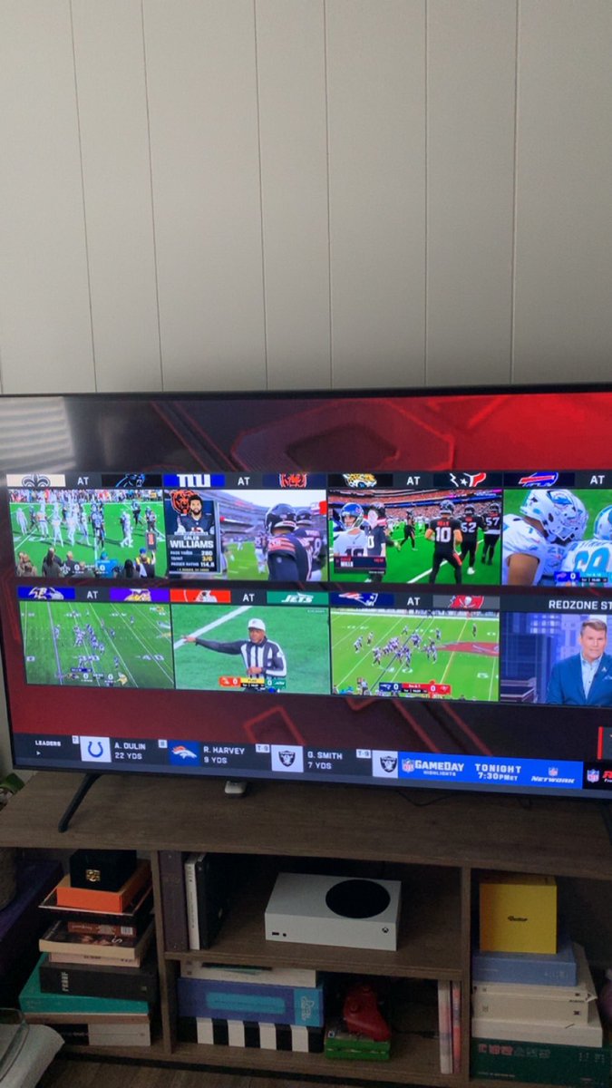 ScottyStyles33's tweet image. No better way to watch football.  

#NFLRedzone