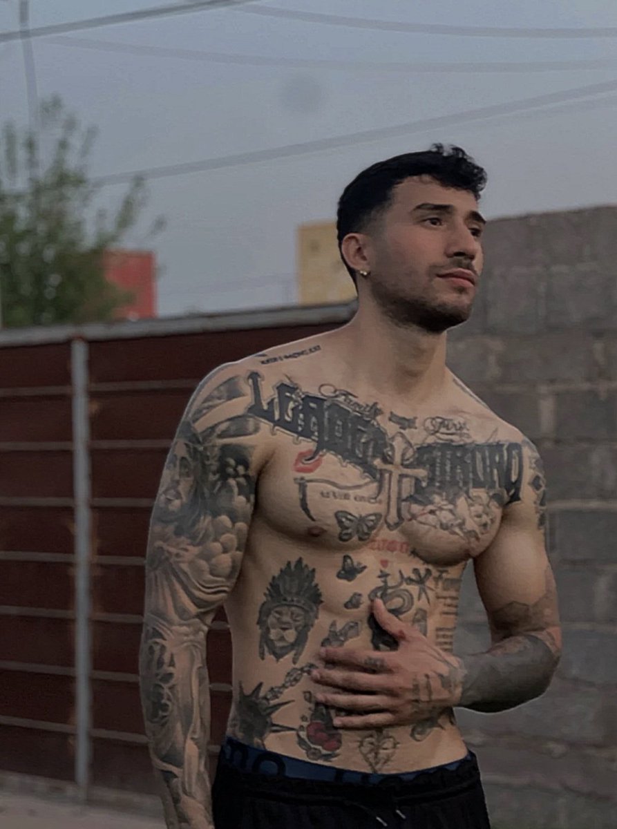 IGNACIOFERR0's tweet image. 𝐈𝐆𝐍𝐀𝐂𝐈𝐎 𝐅𝐄𝐑𝐑𝟎     

𝐀𝐑𝐆𝐄𝐍𝐓𝐈𝐍𝐎 𝟐𝟖

—𝙈𝙖𝙘𝙝𝙤 𝘼𝙘𝙩𝙞𝙫𝙤
—𝙋𝙖𝙟𝙚𝙧𝙤 𝙮 𝘾𝙖𝙡𝙚𝙣𝙩ó𝙣
—𝙈𝙤𝙧𝙗𝙤𝙨𝙤 𝙮 𝙨𝙞𝙣 𝙡𝙞𝙢𝙞𝙩𝙚𝙨.
—𝙇𝙖 𝙫𝙚𝙧𝙜𝙖 𝙨𝙞𝙚𝙢𝙥𝙧𝙚 𝙖𝙡 𝙥𝙖𝙡𝙤 𝙮 𝙡𝙤𝙨 𝙝𝙪𝙚𝙫𝙤𝙨 𝙗𝙞𝙚𝙣 𝙘𝙖𝙧𝙜𝙖𝙙𝙤𝙨.

↻ + ♡ = 𝖽𝗆.