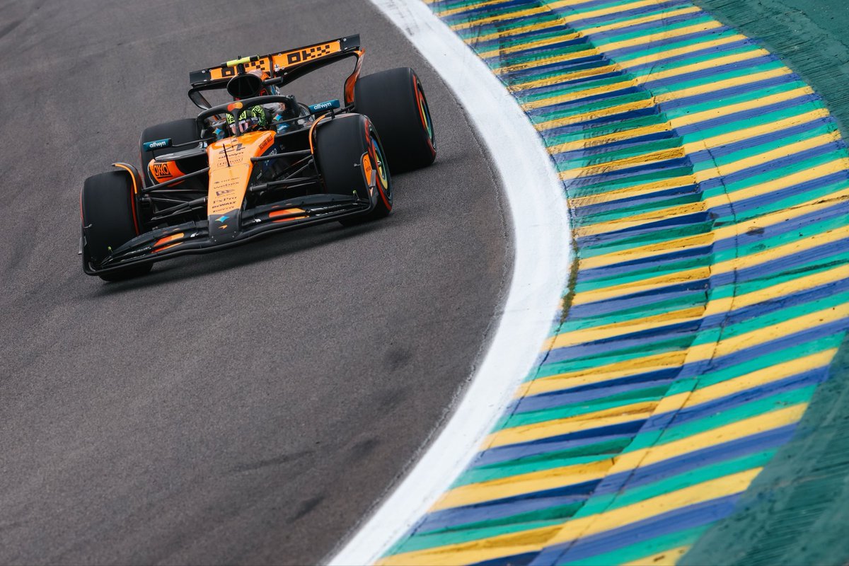 LAP 48/71:

Lando 🇬🇧 P1 
Oscar 🇦🇺 P4

#McLaren | #BrazilGP 🇧🇷