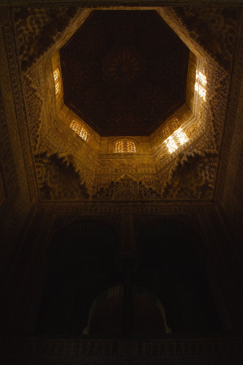baetis77's tweet photo. Luces y sombras en la Alhambra https://t.co/FbuUxpezvc