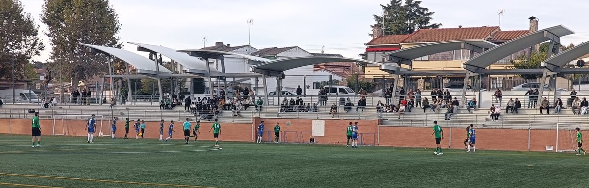 Partido muy completo del Valde en el José Rodríguez.

El Valde mostró su superioridad desde el minuto uno y se llevó una gran victoria.

AT.Valdeiglesias 3️⃣-0️⃣ C.D Miraflor

⚽ Hinojosa ⚽ Rubio y ⚽ <a href="/Ruaa11/">Ruandowski</a> 

#Forzavalde