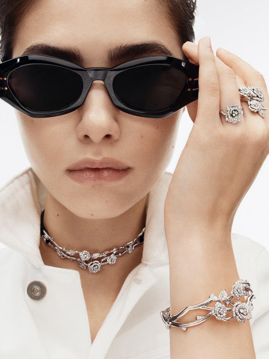 Dior's tweet photo. La Rose Dior by Victoire de Castellane introduces Rose Dior Bagatelle, crafted in white gold and diamonds

More https://t.co/eAvknlgveg

#DiorJoaillerie https://t.co/kh0SLu9R57