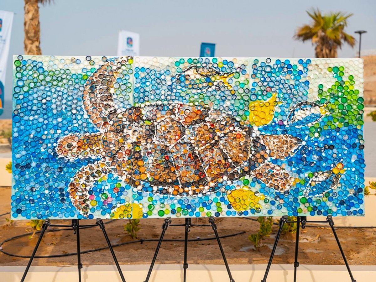 SailorsforSea's tweet photo. 🌊 The 2025 Oman Kite Festival took sustainability to new heights! 🪁
Hosted by Oman Sail, the event earned Silver Level #CleanRegatta Certification with reusable signage, beach cleanups, turtle education, and a bottle cap art project with local artist Emerson Sumaoang. 💙 https://t.co/Fotk0FyygO