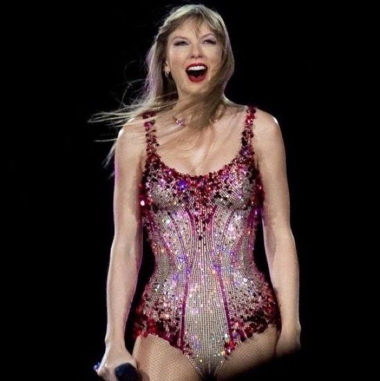 la FELICIDAD que manejaba en la primera fecha por favor😭 alguien que me mire como taylor swift al público argentino