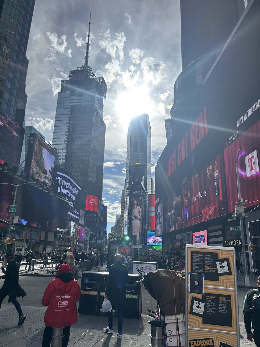 echee_10's tweet photo. NYC 🗽 https://t.co/LOeAHLc1gU