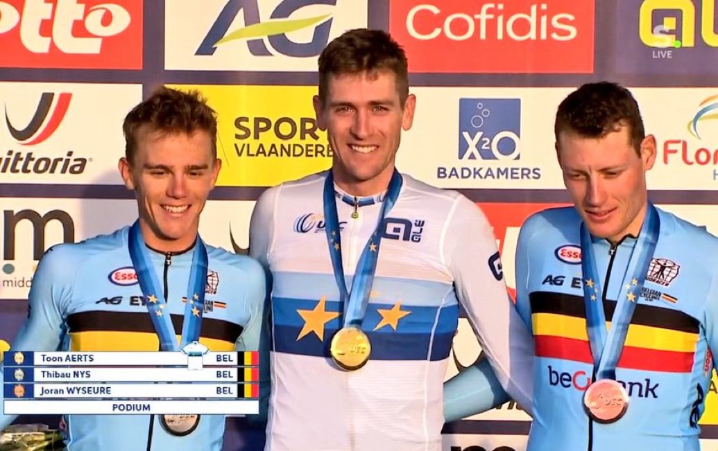 marc_sergeant's tweet image. Wat meer dan verdiend voor @ToAerts na alle onverdiende miserie ! 
2 jaar terugvechten zonder competitie, wat een karakter en voorbeeld voor de jeugd ipv dat wat ze hem in zijn schoenen wilden schuiven. 
Klasse !
Mooi Belgisch podium👌
#EKMiddelkerke