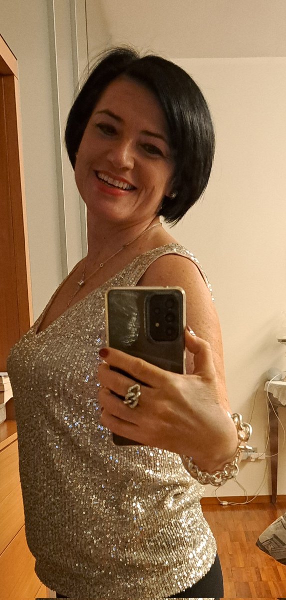 Quando la maglia fa più luce del lampadario😄! Buona serata a tutti!