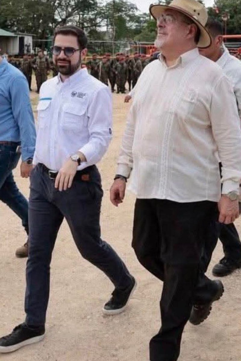 Giammattei y Miguelito. 

Versión mejorada!!

X que huevean más y más rápido!!!  Como que no hubiera mañana. 
Chocobananos. 

⁦<a href="/BArevalodeLeon/">Bernardo Arévalo</a>⁩
⁦<a href="/santipalomov/">Santiago Palomo Vila</a>⁩