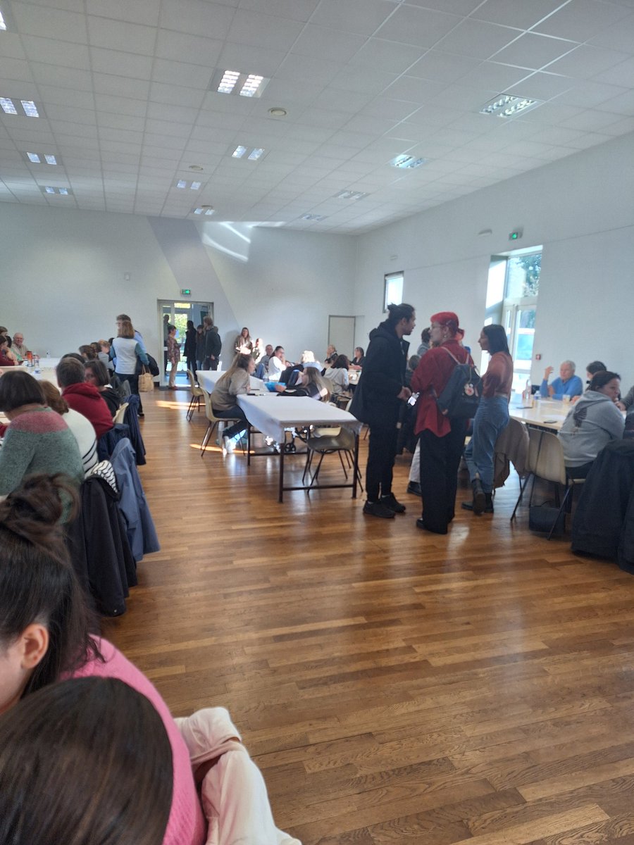 LecourtJL's tweet photo. Saint Cyr en Pail réussite de l'après-midi puzzle avec 42 équipes des moments agréables de convivialité. https://t.co/t93m2bOMjy