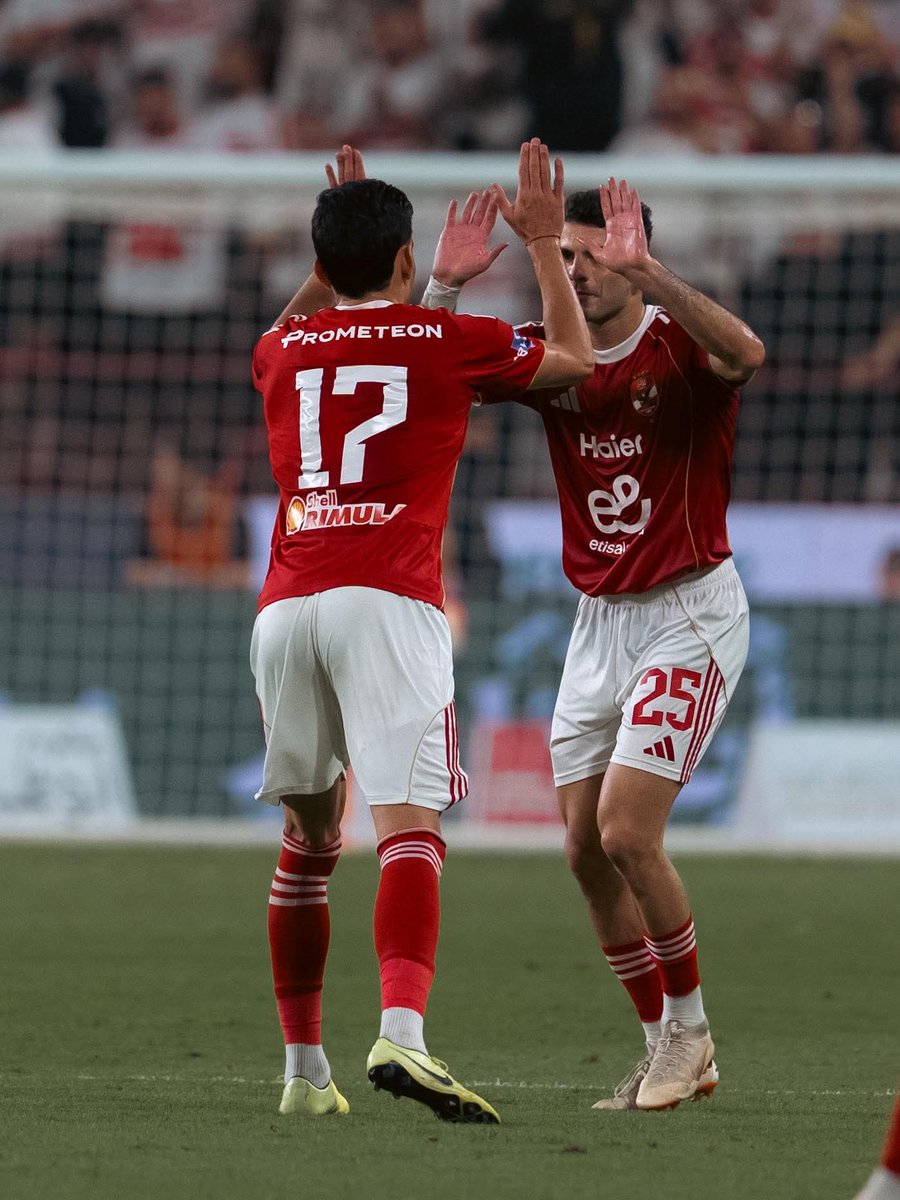 ramezgalal's tweet photo. الاهلى نمرة واحد 🦅 واللي ينكر ده يبقى جاحد 😂❤️
مبروك السوبر يا وحوش 🦅💪🏆 https://t.co/YVghbh3Hvu