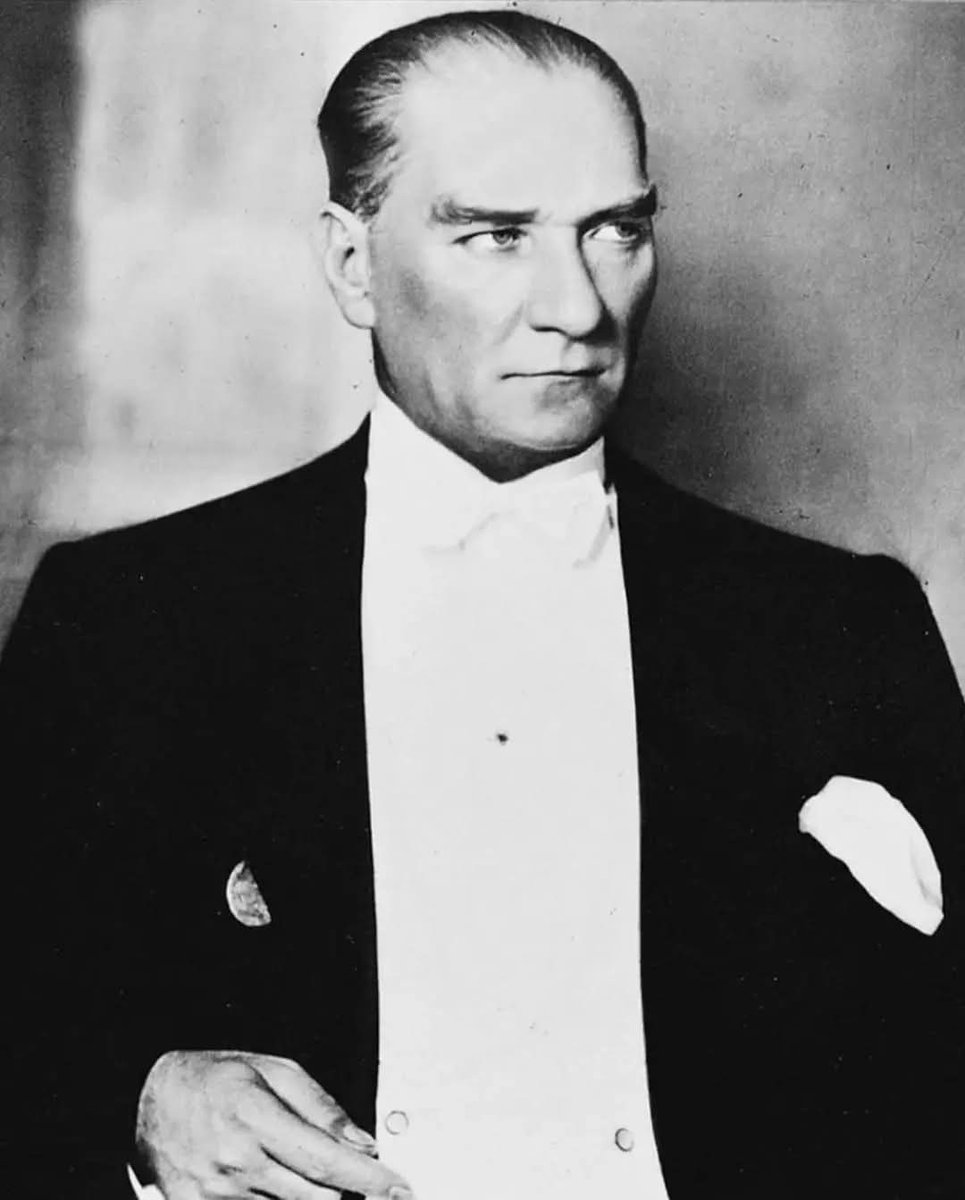 Yarın erken kalkın dostlar, 
bir devrimciyi selamlayacağız. ♾

#MustafaKemalAtatürk 
#10Kasım