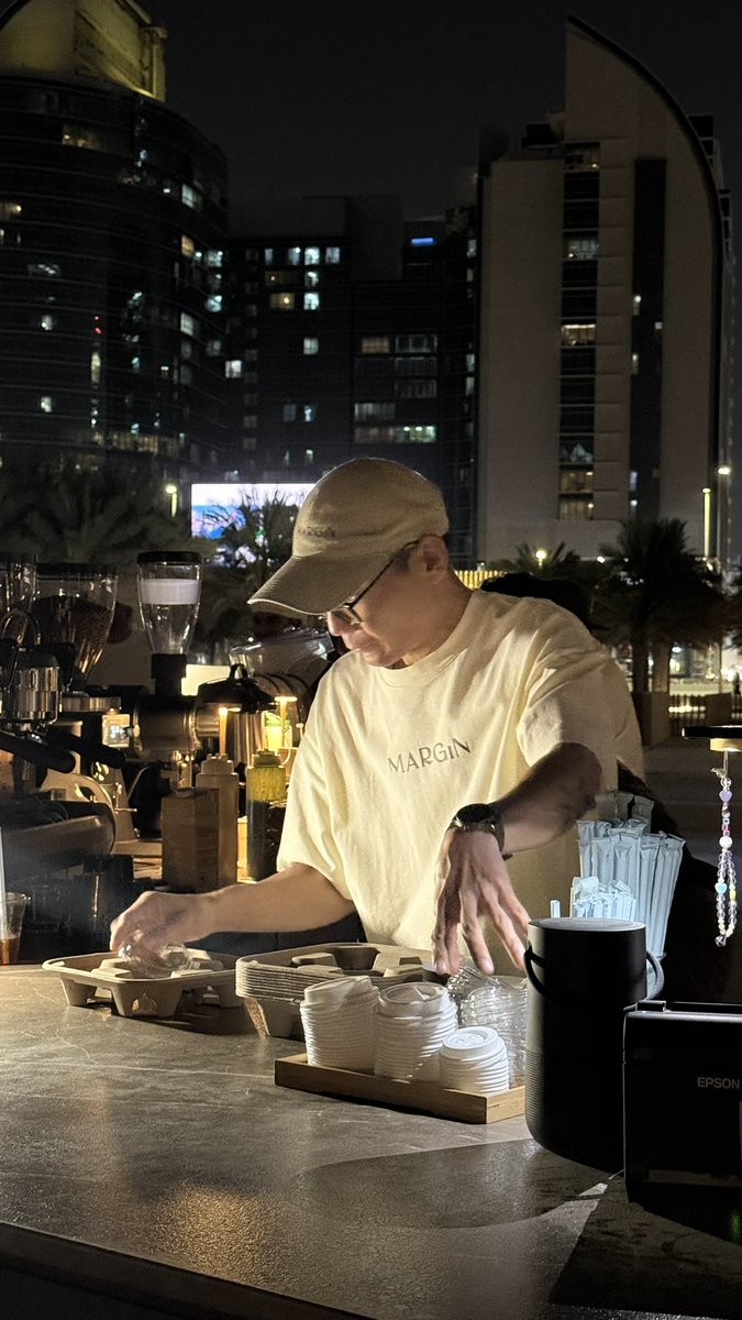 _vmxy's tweet image. First week in November :