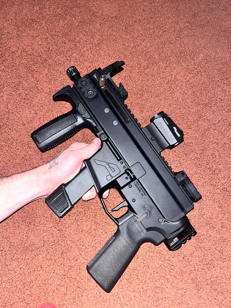 GloVendor's tweet photo. Time for a foldable stock?🙂🤤🙌🏽 https://t.co/US89TFs2HR