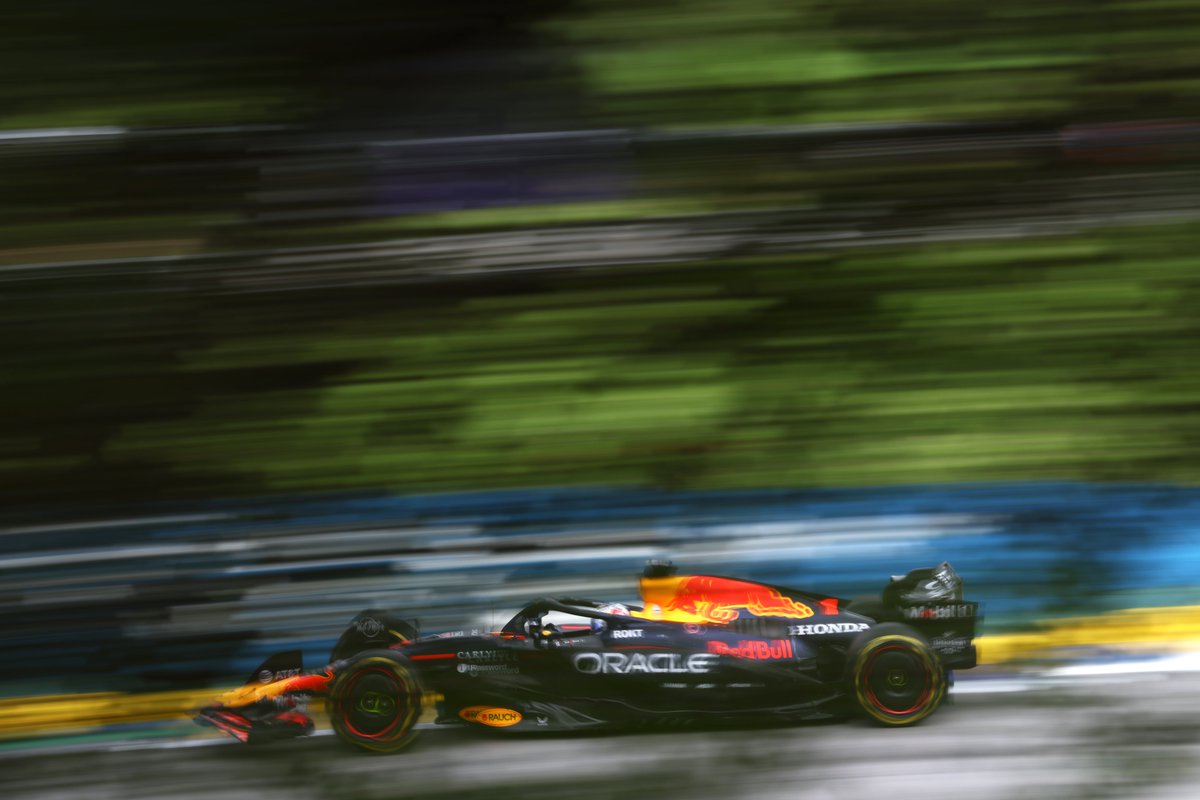 redbullracing's tweet photo. LAP 62/71: INTO P3 HE GOES! 🤯

Sensational from Max, who overtakes RUS at T1 🔥

#F1 || #BrazilGP 🇧🇷 https://t.co/1pQzPGlHUh