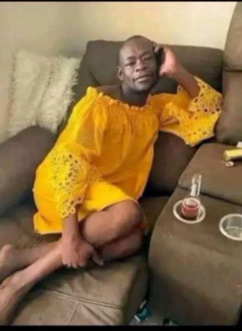 TweepFamous's tweet image. Am here watching a match and infront of me Is a man grown up, and his on video call with his wife confirming that his watching a match. Eeh obufumbo nga buzibu