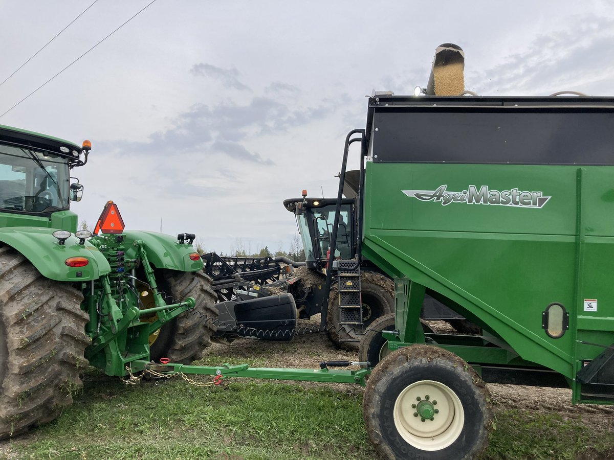 derrickPRF's tweet photo. @JSeimes @farmerjim79 Hindsight is 20/20. Luckily my old local dealer had good salesmen/ mechanics that optioned our tractors out for the longterm. Hopefully run these as long as physically possible. Adapt them for whatever comes in the future. https://t.co/73KkJ3YCwS