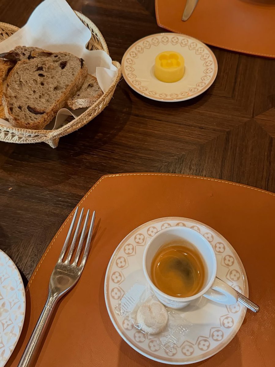 BCLONA's tweet photo. Le Cafe Louis Vuitton ✨ Lunch NYC love this city #lvcafe #nyc @LouisVuitton Nadiia 🧡 so good https://t.co/Hi9Cl4Uid7