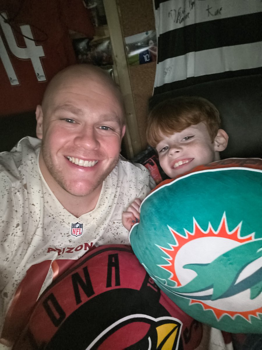 CardinalKilted's tweet image. Some company for early window redzone. Needs some guidance on his team selection 😂

#BirdGang

#redzone #NFL