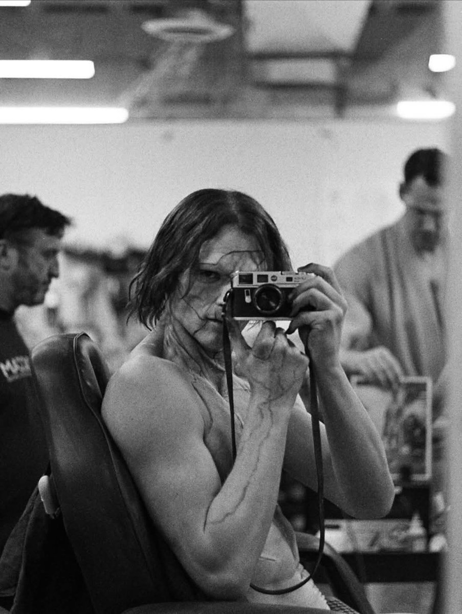 Listo! Sonríe! <a href="/RealGDT/">Guillermo del Toro</a> <a href="/JacobElordiFan/">Jacob Elordi FANsite</a>