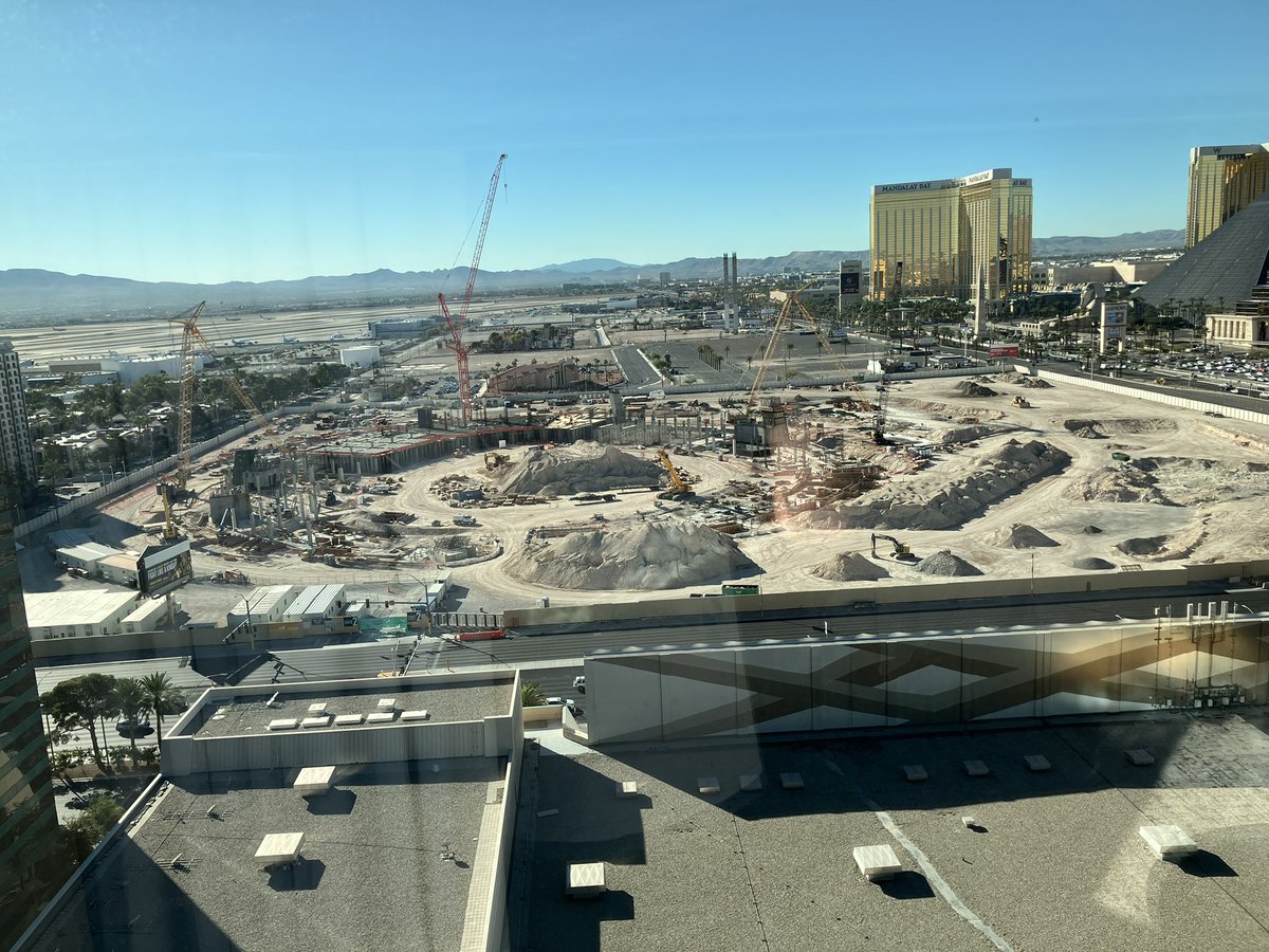 shad_powers's tweet image. Normally you don’t want your Vegas hotel room to overlook construction, but this is kind of cool seeing the future baseball stadium of the Vegas A’s.
You can see the arc of the outfield, but that pitcher’s mound seems big.