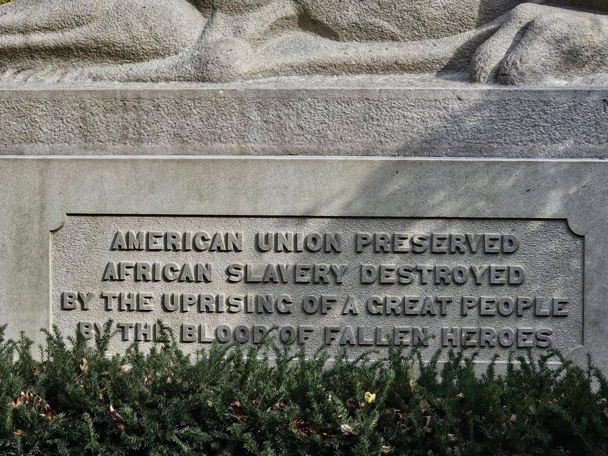 Trey_Explainer's tweet photo. I feel like you don't really understand how much people in the American South are huge crybabies until you see a Northern Civil War Monument. 

Now, that's the type of thing you build a huge monument for https://t.co/JmCyaFGtOD
