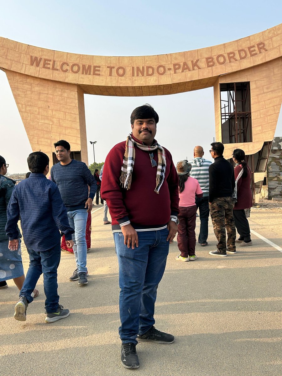 GovindSoni0512's tweet photo. "जिसकी मति और गति सत्य की हो,
उसका रथ आज भी श्री कृष्ण चलाते हैं" https://t.co/nWOaqeItAr