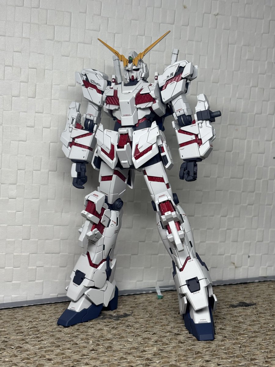 meizinka's tweet photo. ユニコーンガンダム組み上げ〜逃げてた武器類作ります https://t.co/HHjZ4qgz93