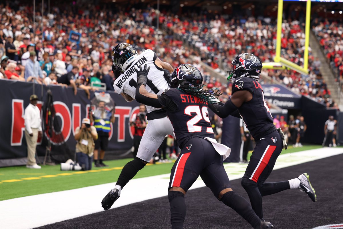 A seven-yard touchdown from @Trevorlawrencee to <a href="/CPW11_/">Parker Washington</a> puts Jacksonville ahead 10-0 in the first quarter. The touchdown reception was Washington's second of the season and seventh of his career. He leads the Jaguars in receptions (13) and receiving yards (149) since Week 7.