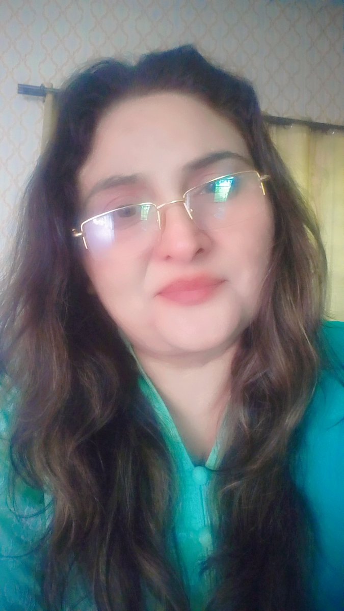 چیزوں کی قیمت ملنے سے پہلے ہوتی ہے 
اور انسان کی قیمت کھونے کے بعد  ????