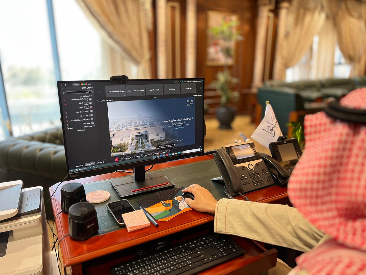 التقى المدير العام للتعليم في منطقة عسير، بمشرفي ومشرفات دعم التميز المدرسي ومديري ومديرات المدارس في المرحلتين المتوسطة والثانوية، وذلك عبر لقاء افتراضي يهدف إلى التهيئة للاختبارات الوطنية، وناقش اللقاء الذي تجاوز عدد حضوره 1700 مشارك، أدوار الإشراف التربوي والمدارس في تجويد