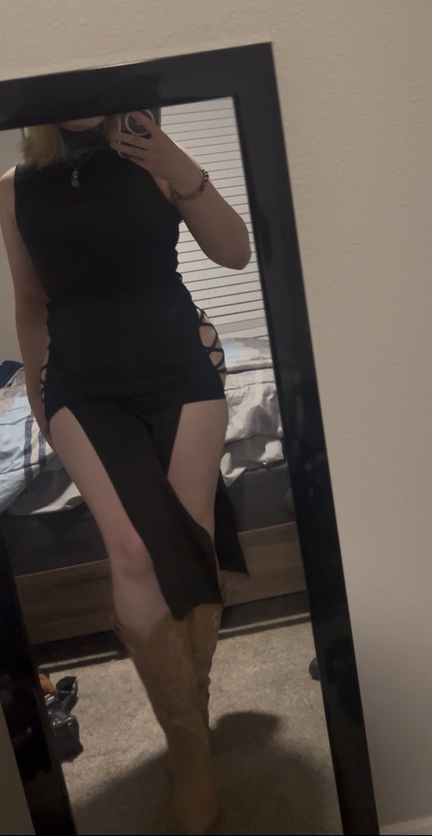 Transphobes are so funny, like they’ll go “your thighs and hips look masculine”, like dawg-I have million of views on here specifically for my thighs and hips. Like if you’re going to lie, and least pick a different part of me