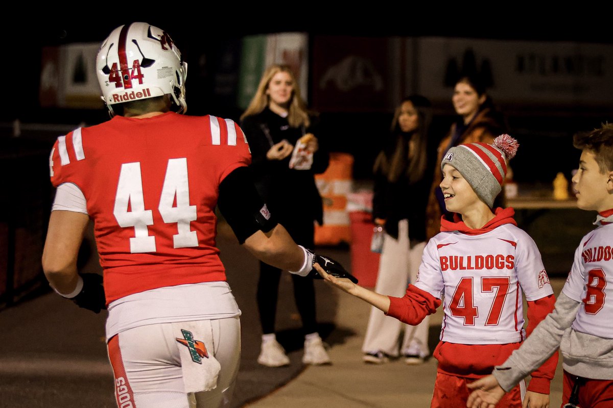 WilsonBulldogs's tweet image. 📸 🏈 Unfortunately I am having some tech issues with my memory card so the game 11  album is UNEDITED but now available @ photos.app.goo.gl/YKmMMfSQECXvZp…