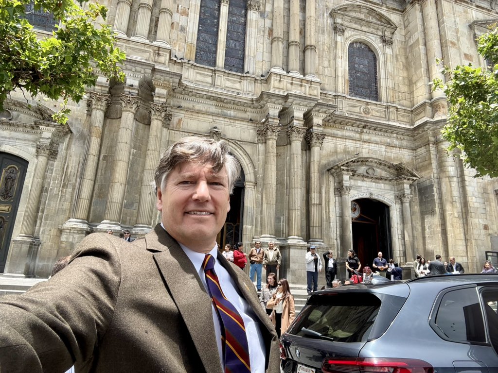 Attended mass this morning at the beautiful Metropolitan Cathedral on the main square (Plaza Murillo) of La Paz, Bolivia. Archbishop Percy Galván graciously welcomed our delegation and prayed for the relationship between our countries, as did I. 🇺🇸🙏🇧🇴