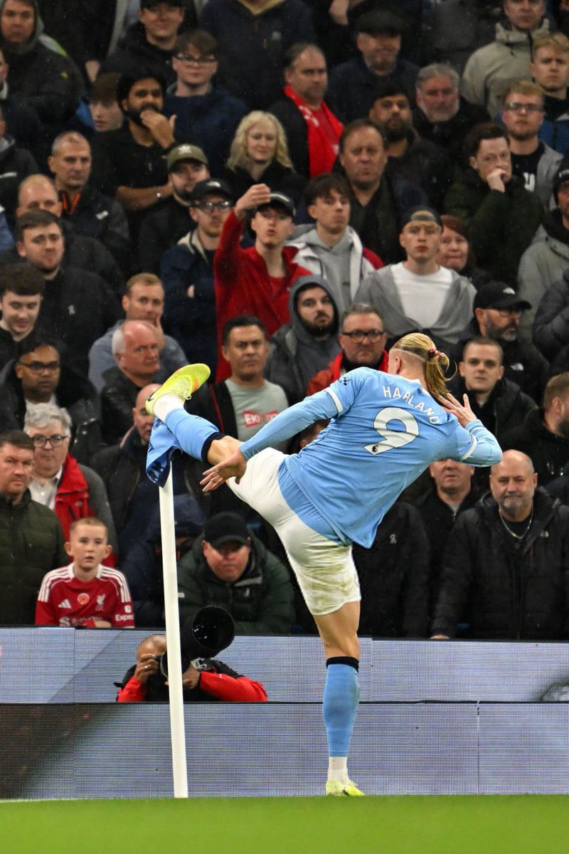 جييييييب الثلاث النقاط يالصغير

فوووزززززز ودعس وامتطاء ولا اشوفك شي يالفربولي

والارسنالي اشوفك ترجف بديت تخاف على مركزك بس جايك الدور انت بعد

الفريق اليوم بالكامل ابدع واسترجلوا من دياز الى هالاند ولا واحد فيهم قصر كان يمدي بنتيجه اكبر لولا التضييع وتضيع البلنتي

مبروك سيتيزنس